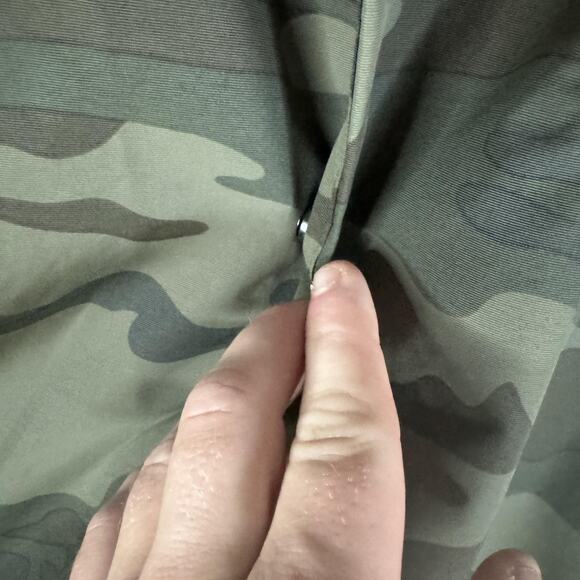 Riot Society Jacket Mens Large Camo Nylon Coach Snap Front Broken Heart Patch - Picture 8 of 12